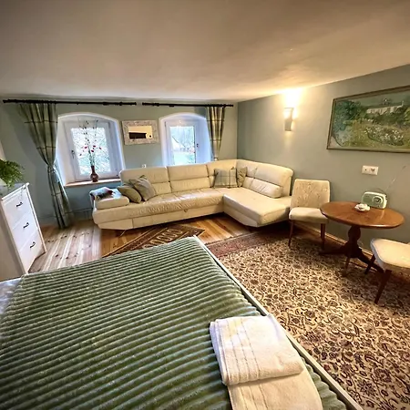 Izeria 112 Riverside House Vakantiehuis *