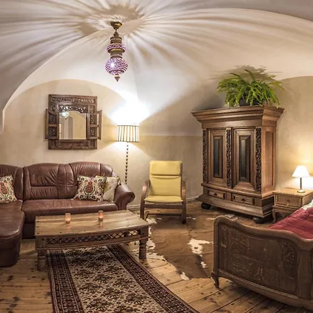 Izeria 112 Riverside House