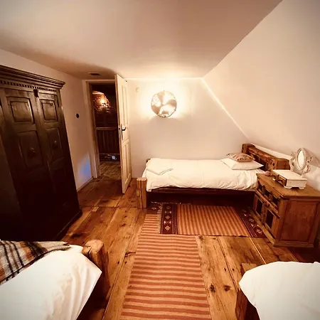 度假居 Izeria 112 Riverside House *