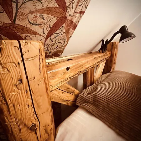 Izeria 112 Riverside House Casa de Férias *