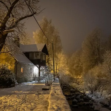 Izeria 112 Riverside House *