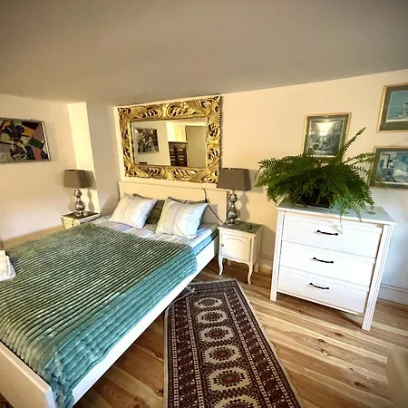 Izeria 112 Riverside House Semesterbostad