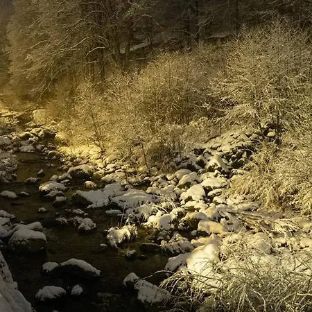 Izeria 112 Riverside House *