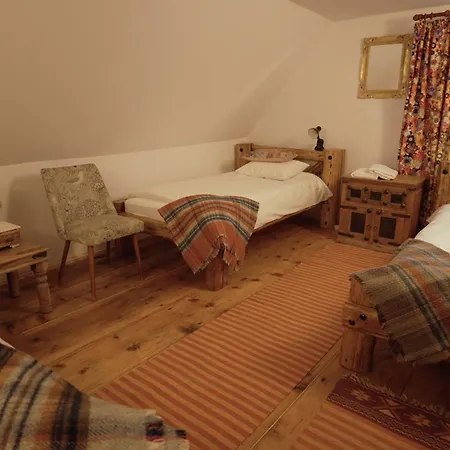 Izeria 112 Riverside House *