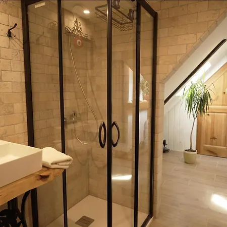 Izeria 112 Riverside House Vakantiehuis