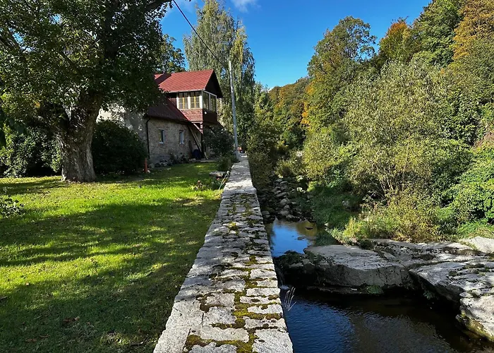 Izeria 112 Riverside House Semesterbostad *