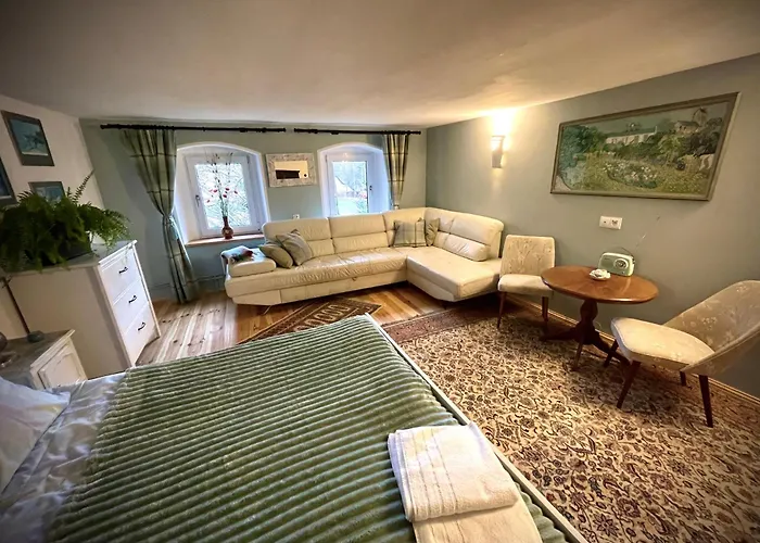 Izeria 112 Riverside House Semesterbostad *