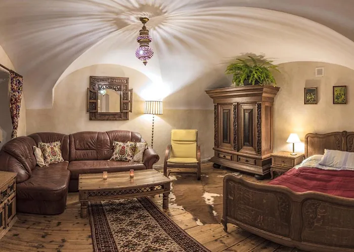 Izeria 112 Riverside House