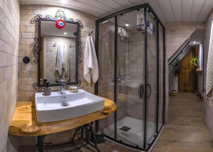 Izeria 112 Riverside House