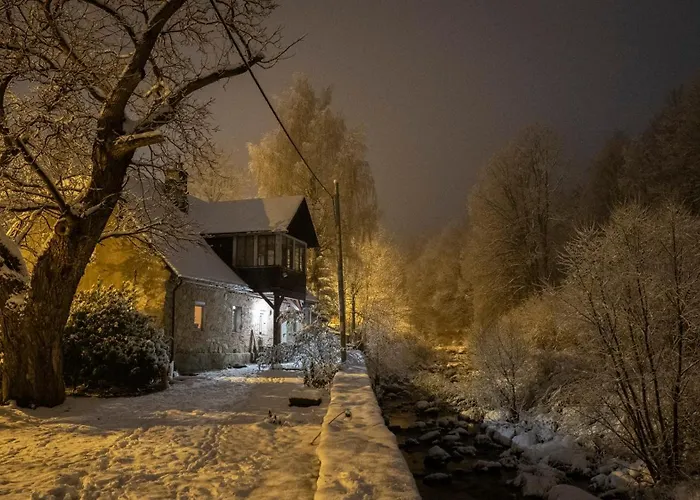 Izeria 112 Riverside House *