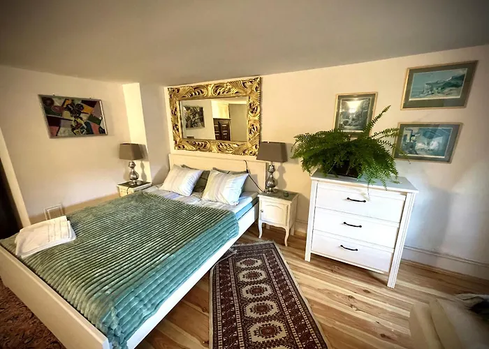 Izeria 112 Riverside House Semesterbostad