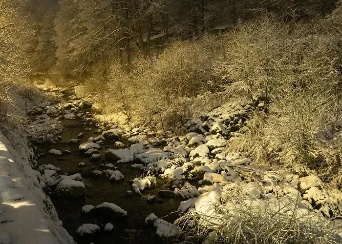 Izeria 112 Riverside House *